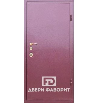 металлическая дверь в коттедж окрашена цинкогрунтом сиреневого оттенка