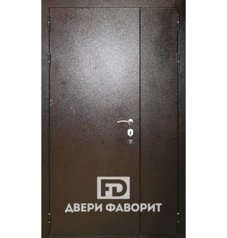 двустворчатая дверь для коттеджа окрашена цинкогрунтом тёмно коричневого цвета