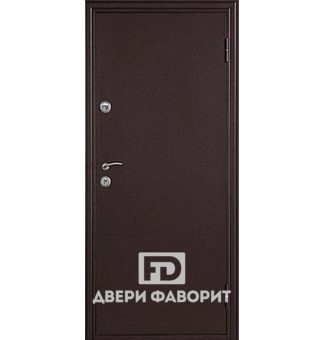 недорогая дверь с отделкой цинкогрунт и МДФ, внутри установлено зеркало