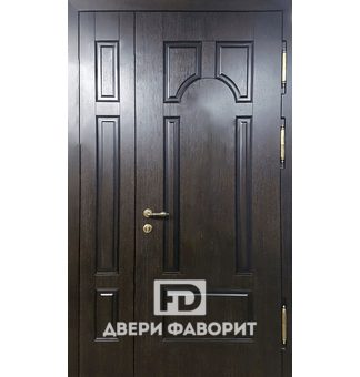 Недорогая дверь с боковой вставкой и одним замком