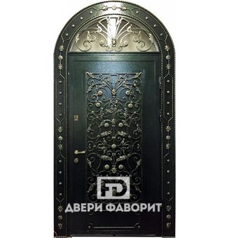 Парадная арочная дверь с ковкой и стеклом