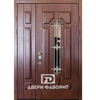 Тамбурная двустворчатая дверь с кованой решеткой и стеклом