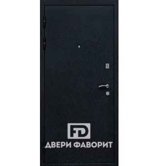 дверь с тремя петлями отделана цинкогрунтом